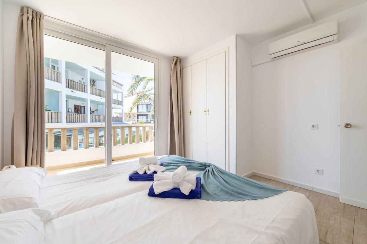 Standard One-Bedroom Apartment Pool View & Partial Sea View