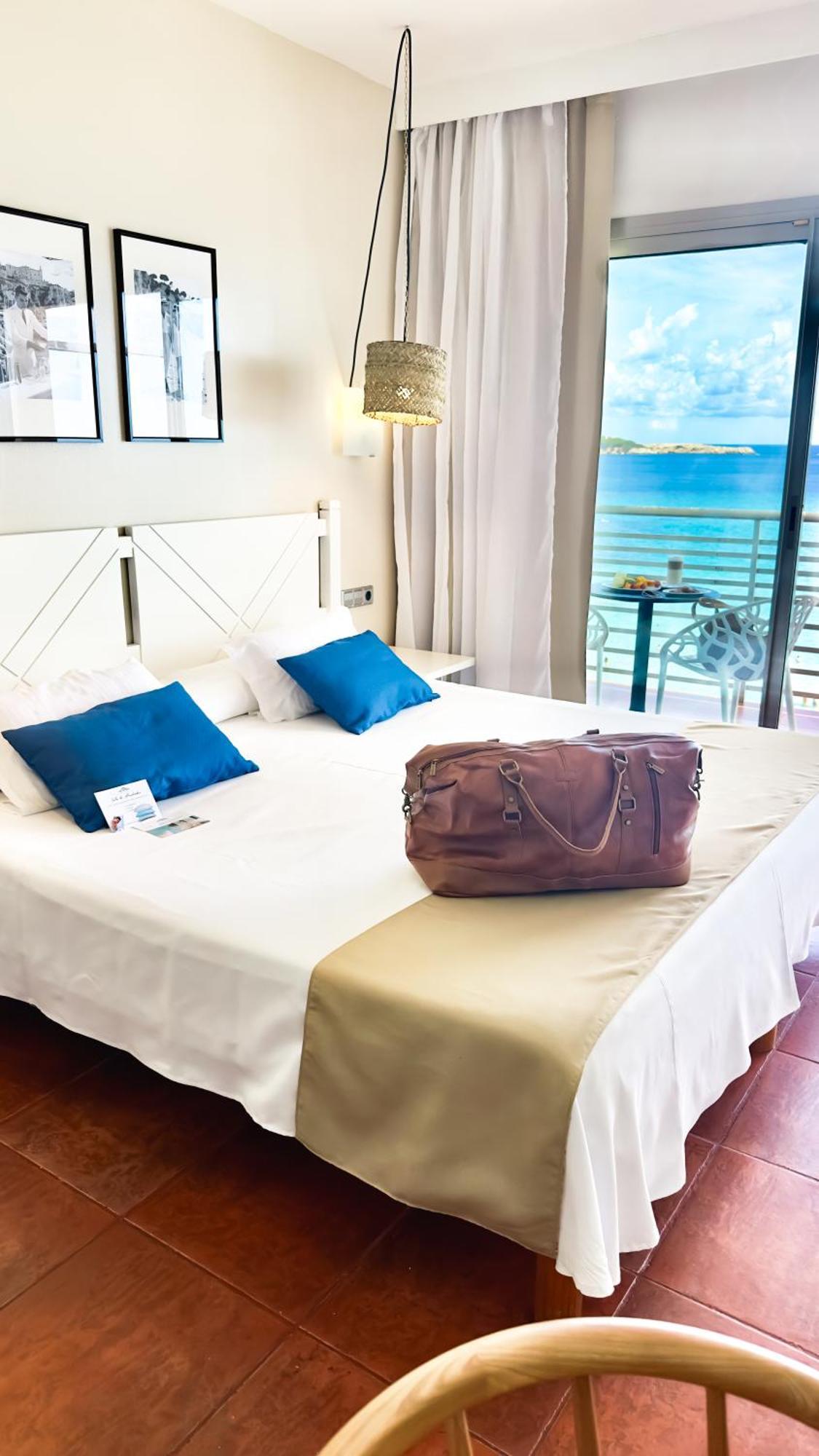 Double or Twin Room Sea View