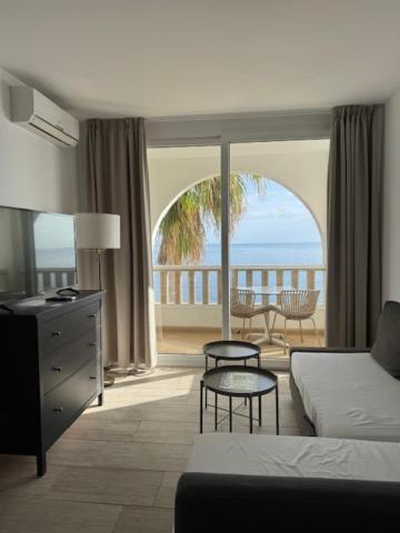 One-Bedroom Apartment Sea View
