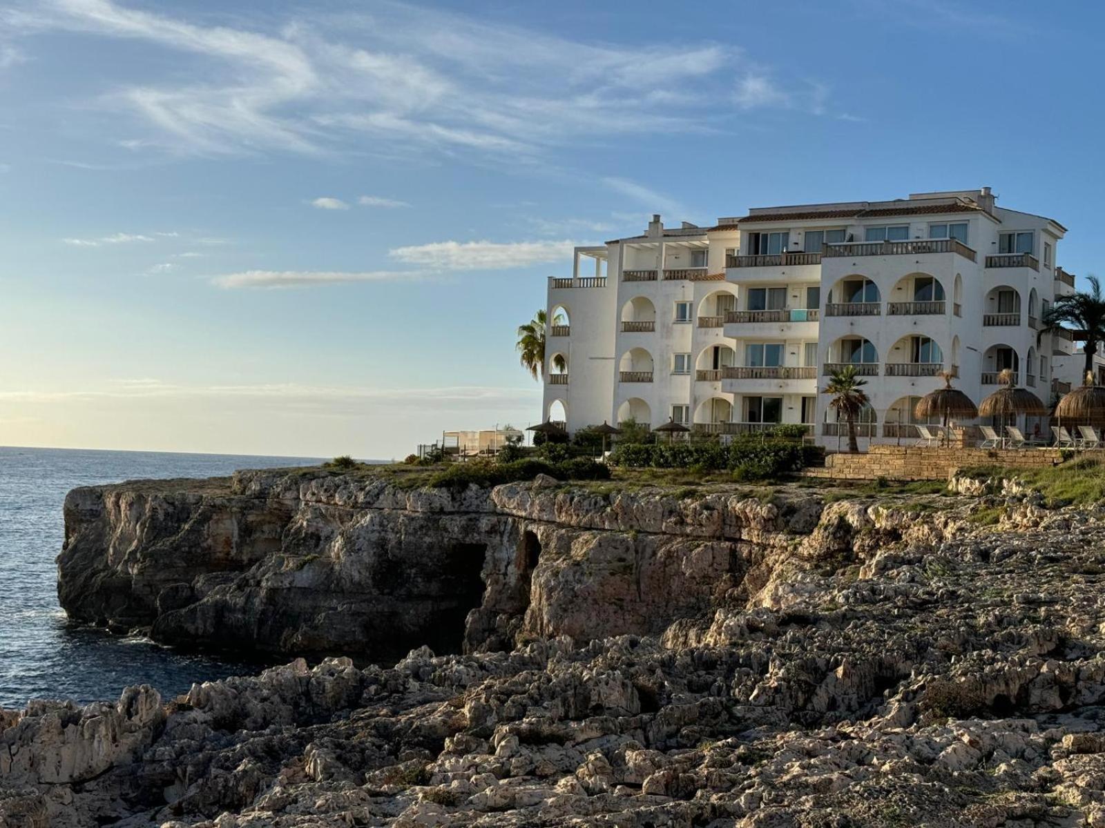 One-Bedroom Apartment Sea View