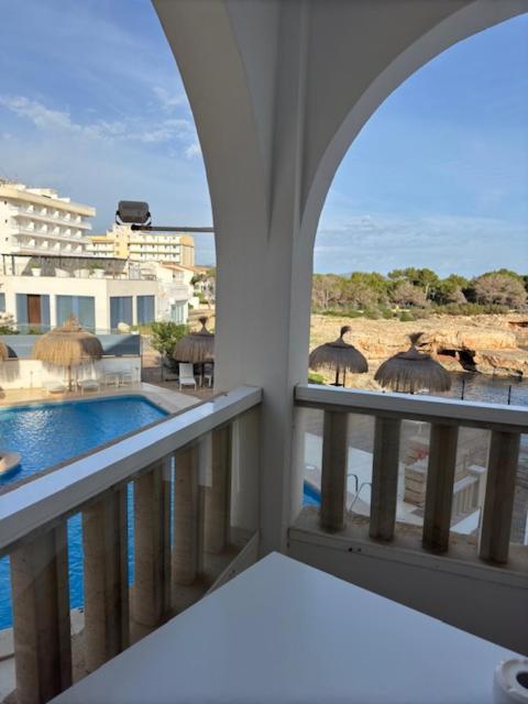 Standard One-Bedroom Apartment Pool View & Partial Sea View