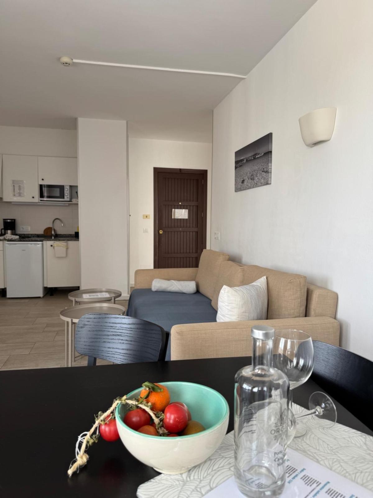 Standard One-Bedroom Apartment Pool View & Partial Sea View