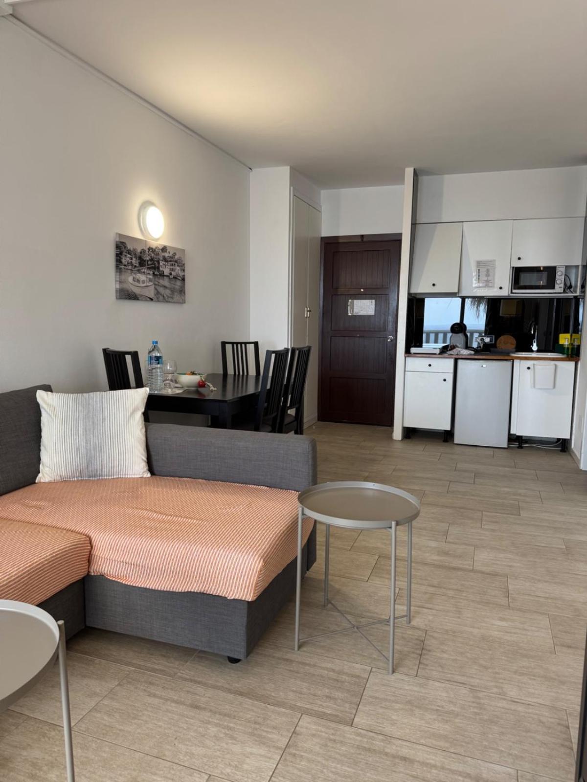 One-Bedroom Apartment Sea View