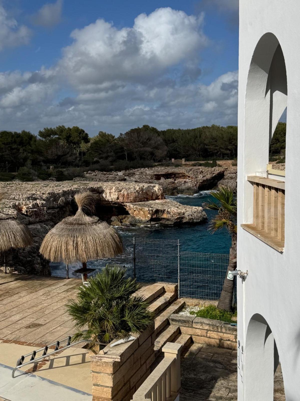 Standard One-Bedroom Apartment Pool View & Partial Sea View