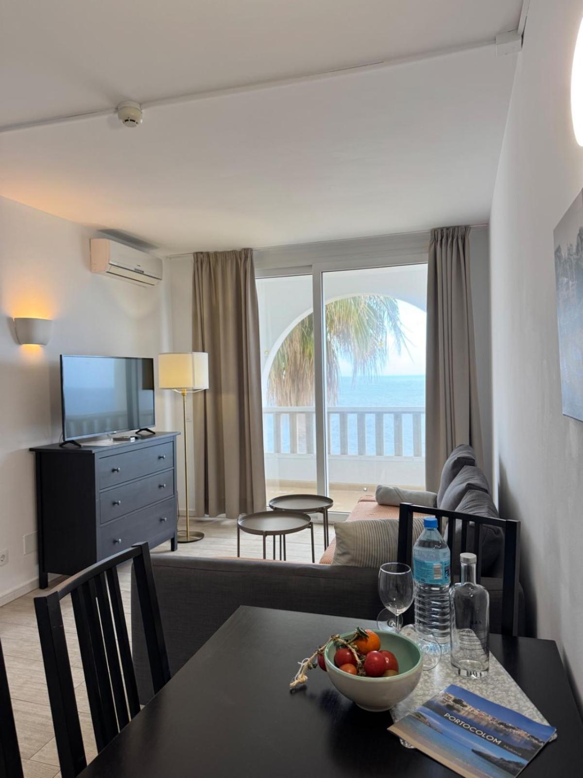 One-Bedroom Apartment Sea View