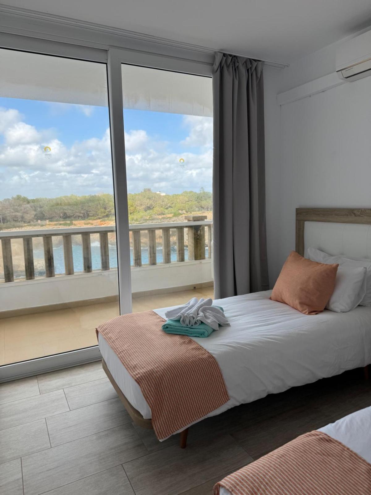 One-Bedroom Apartment Sea View