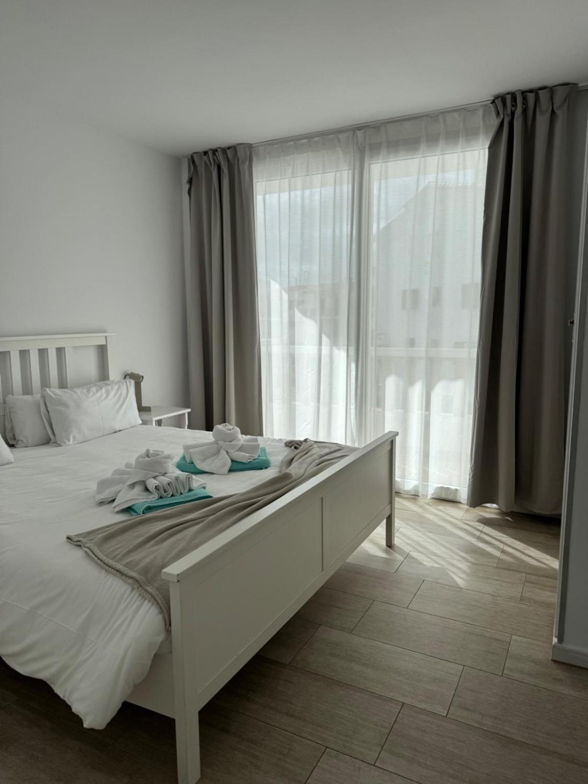 Standard One-Bedroom Apartment Pool View & Partial Sea View