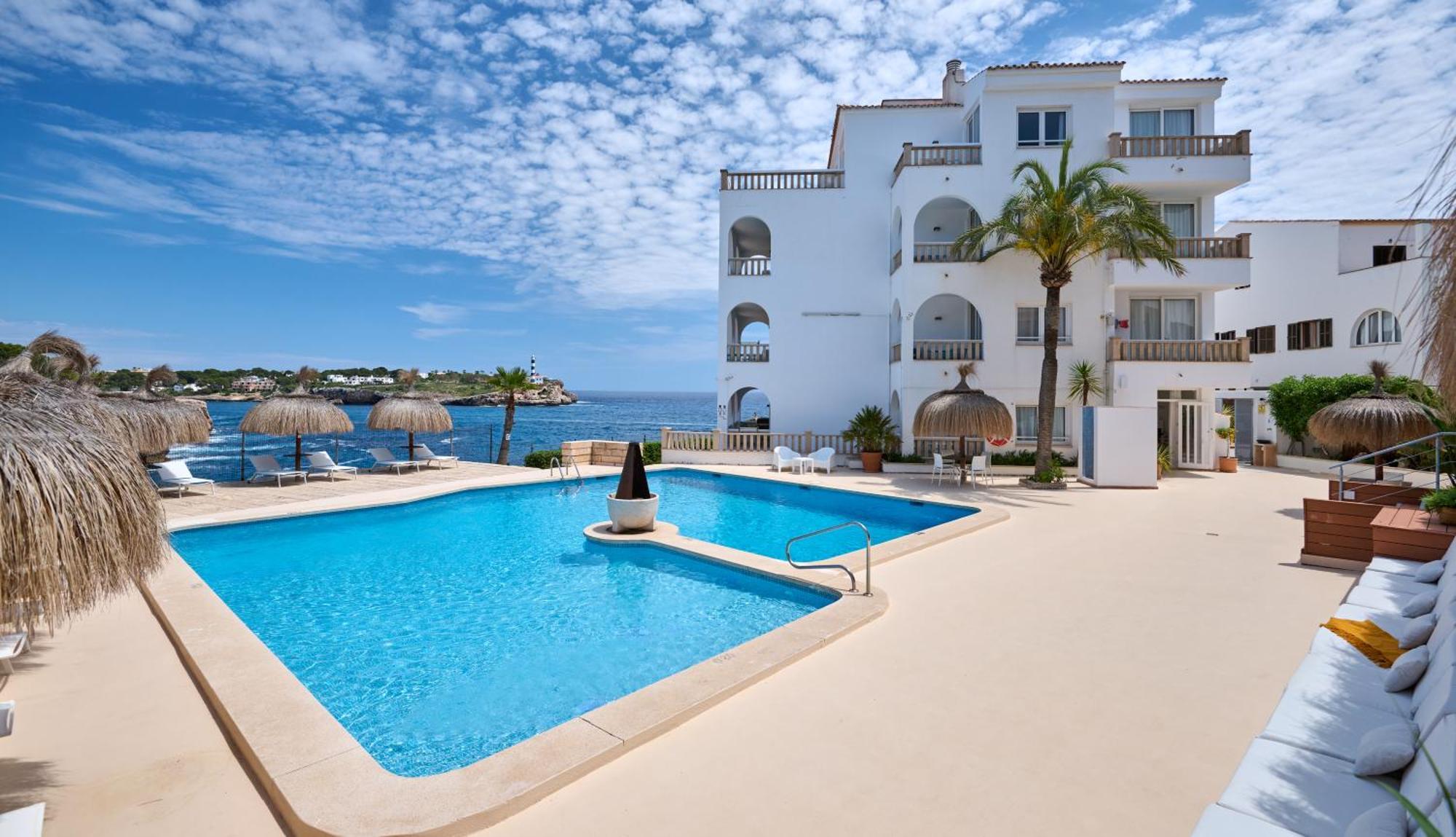 One-Bedroom Apartment Sea View