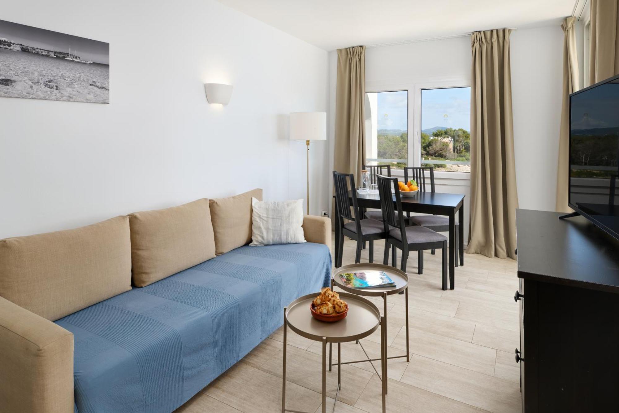 One-Bedroom Apartment Sea View