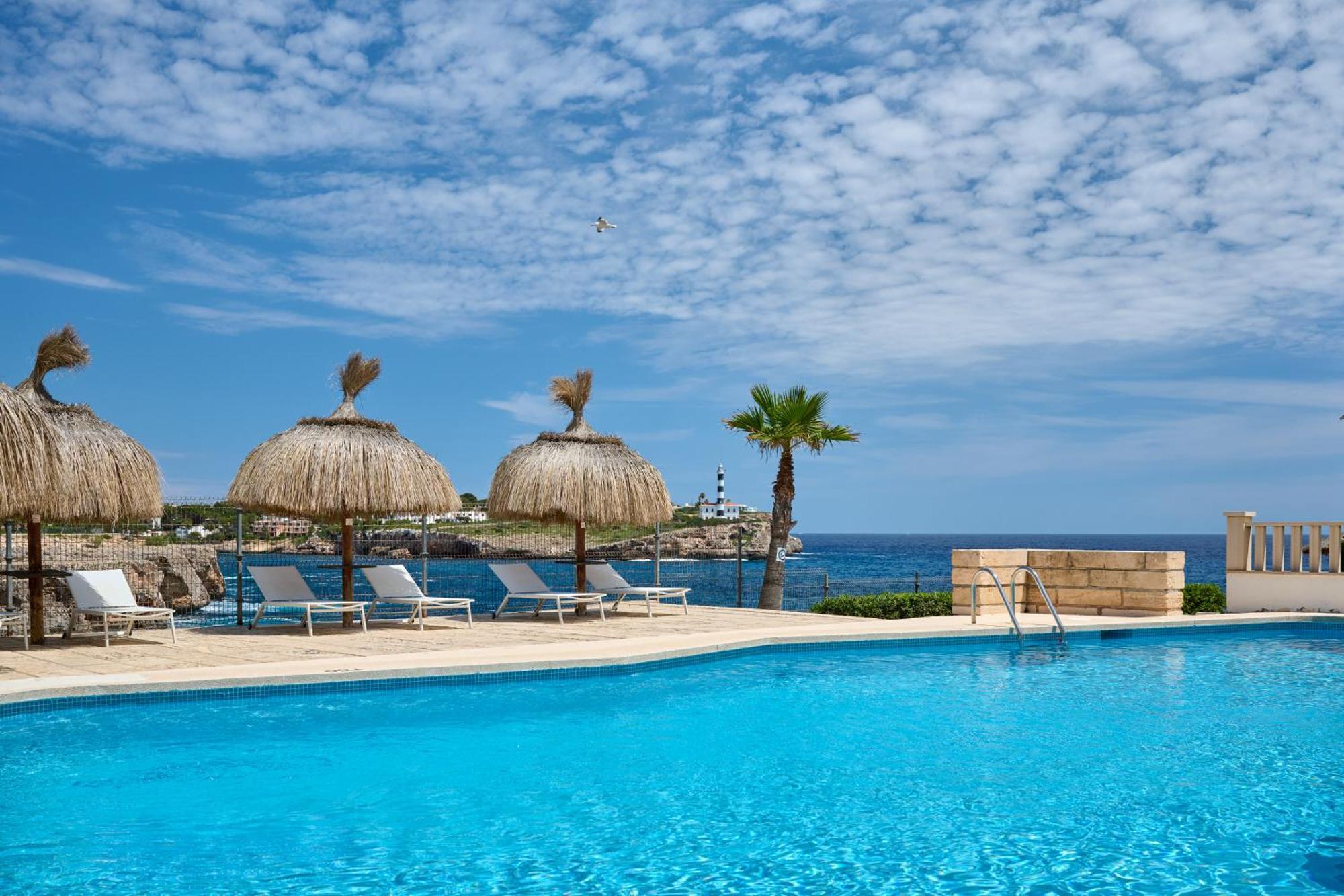 One-Bedroom Apartment Sea View