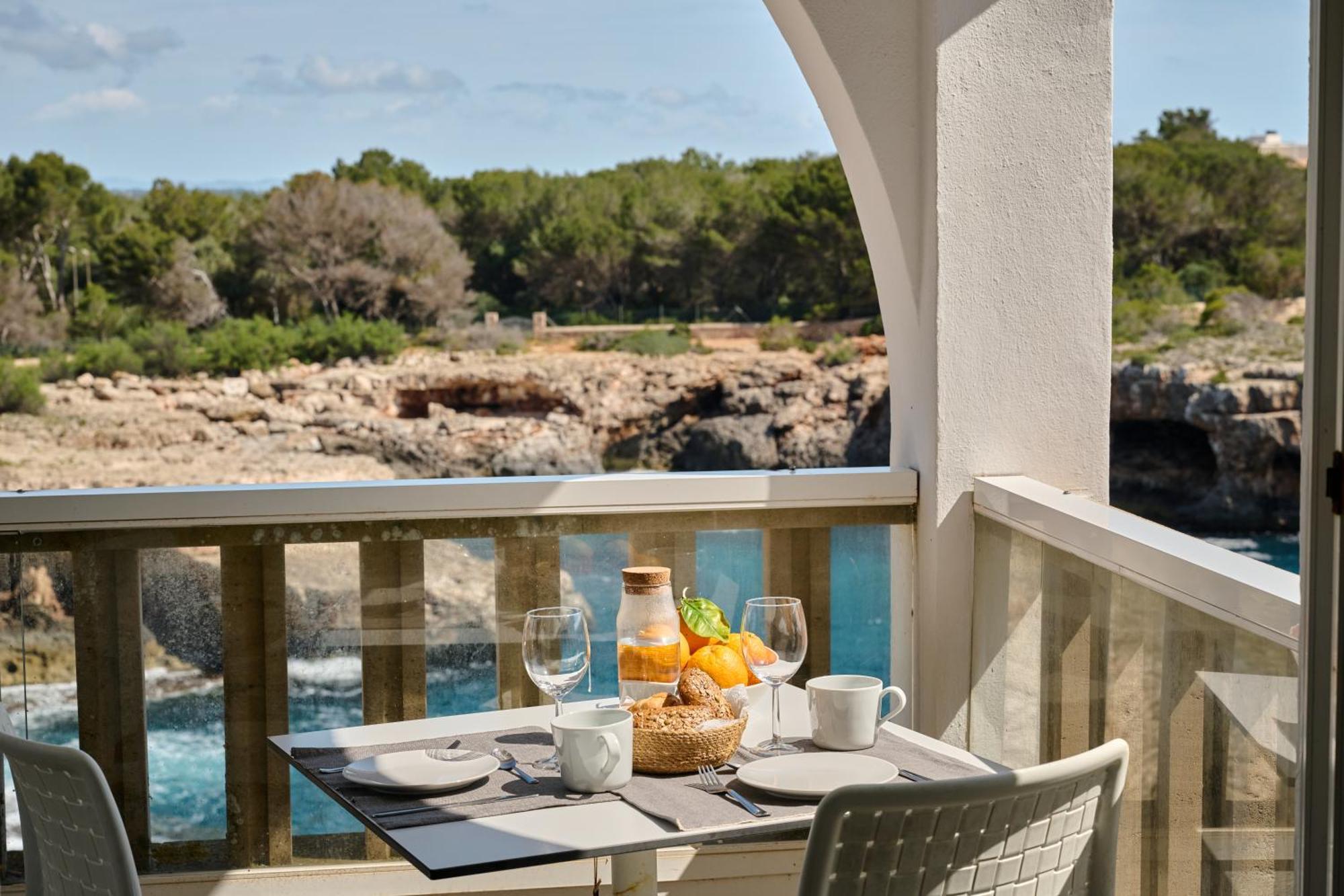 One-Bedroom Apartment Sea View