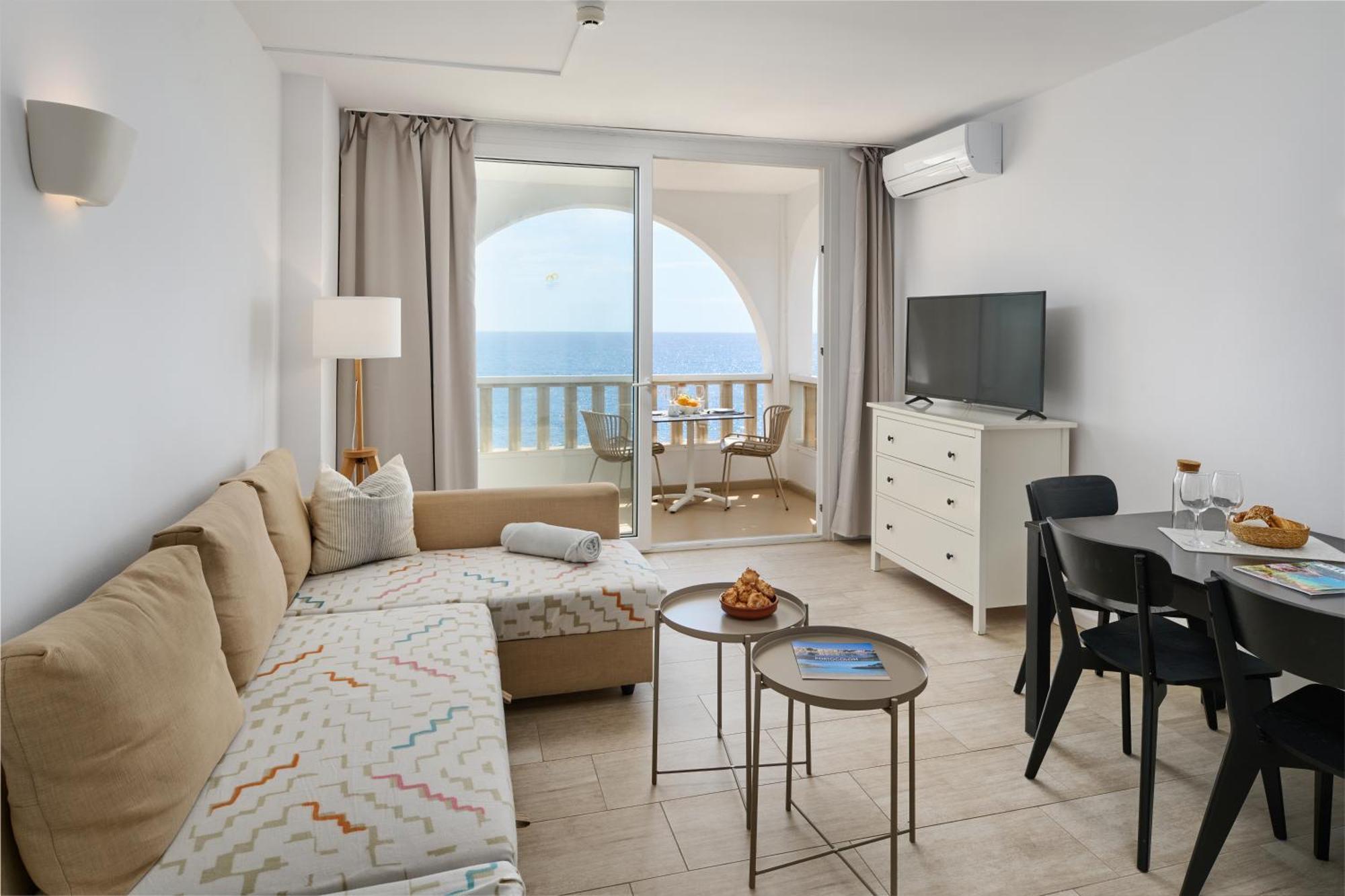 One-Bedroom Apartment Sea View