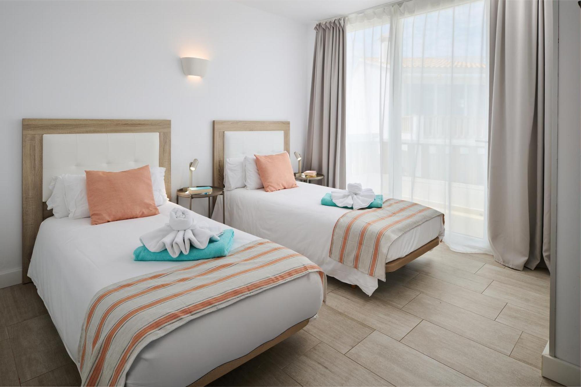 One-Bedroom Apartment Sea View