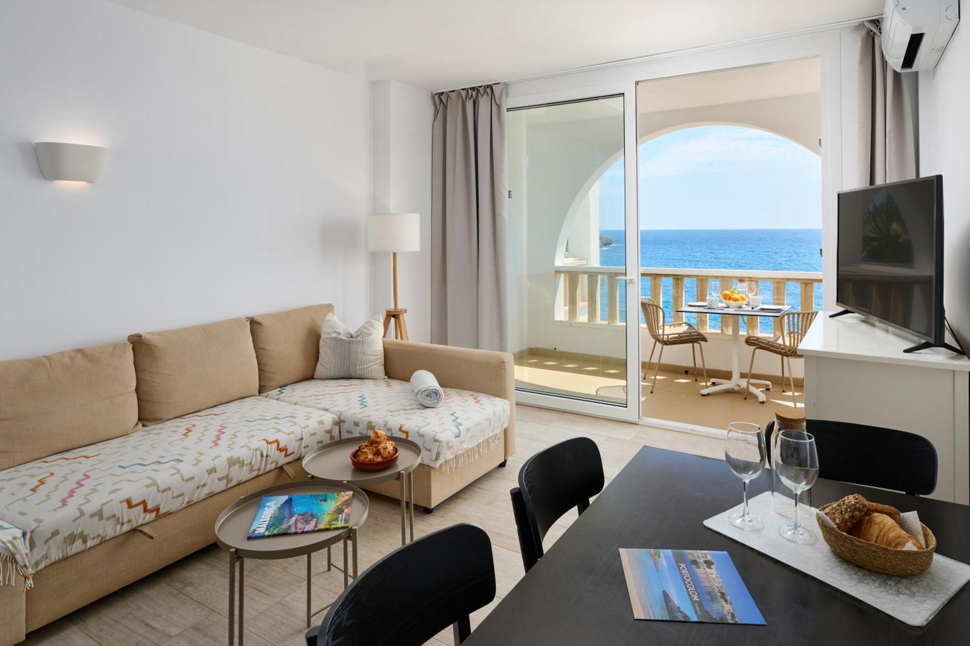 One-Bedroom Apartment Sea View