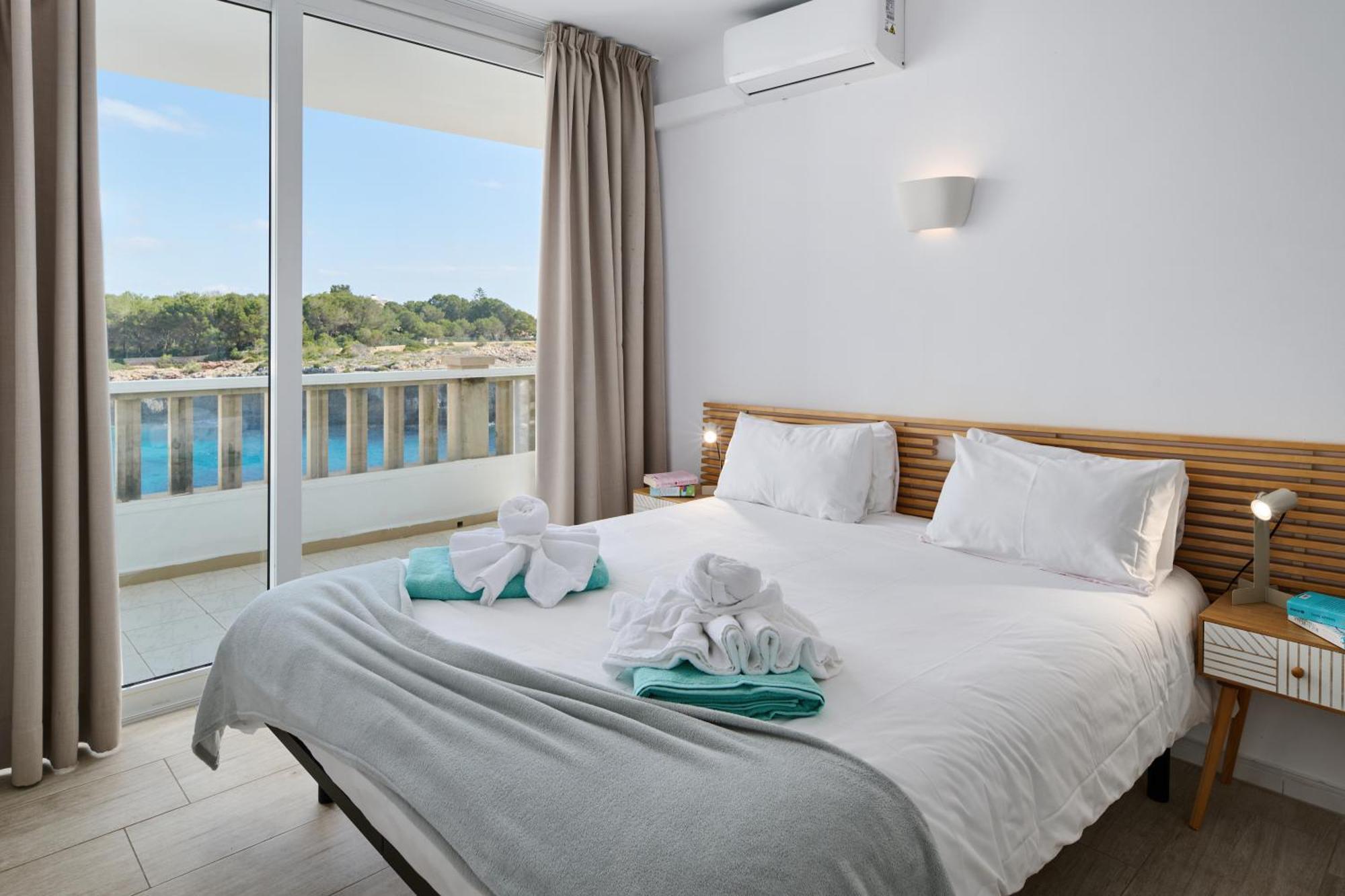 One-Bedroom Apartment Sea View
