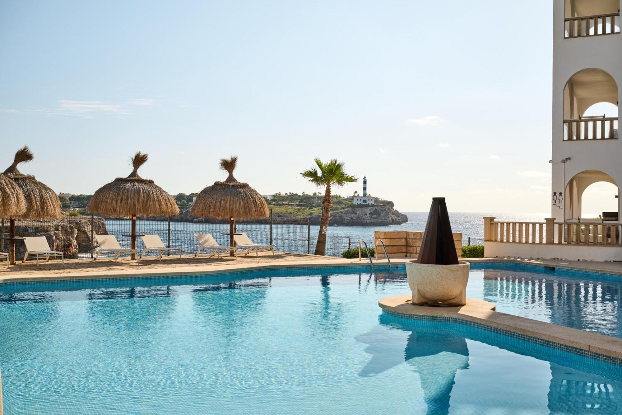One-Bedroom Apartment Sea View