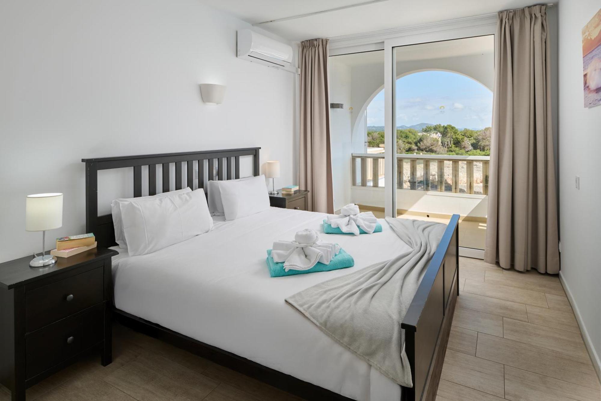 One-Bedroom Apartment Sea View