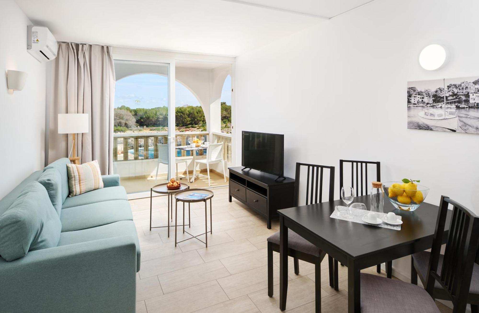 One-Bedroom Apartment Sea View