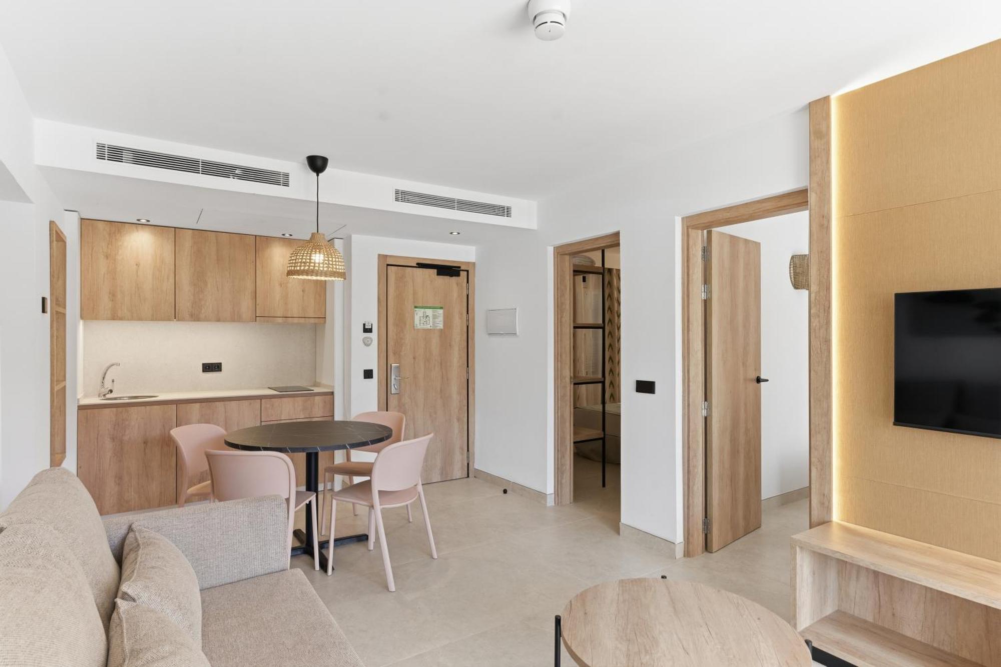 One-Bedroom Apartment Ground Floor Pool View