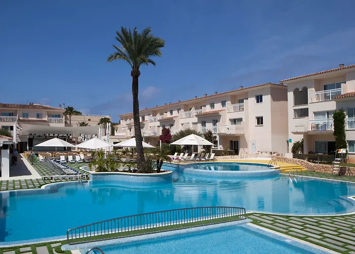 Aparthotel Isla de Cabrera Colonia de Sant Jordi Con una Pista de Golf