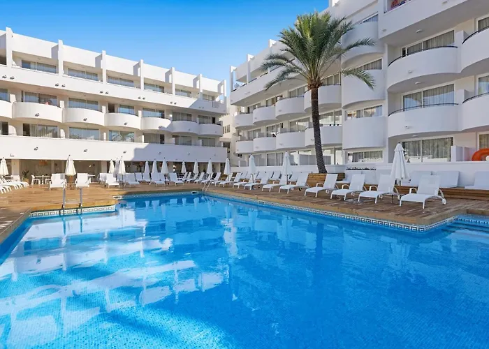 Palma Nova (Mallorca) hotels near Wave House