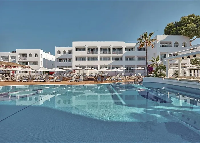 Cala d'Or (Mallorca) hotels near Cala Mondrago Beach