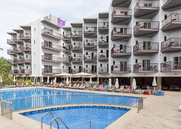 Palma Nova (Mallorca) hotels near House of Katmandu