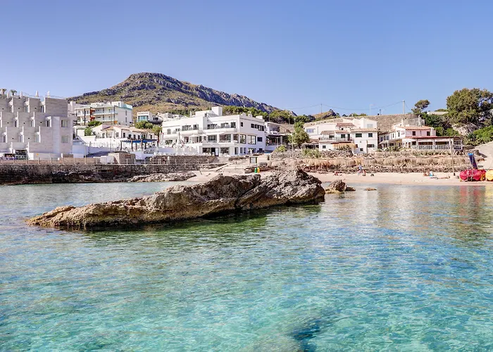 Hotel Hoposa Niu Cala de Sant Vicenc Con una Pista de Golf