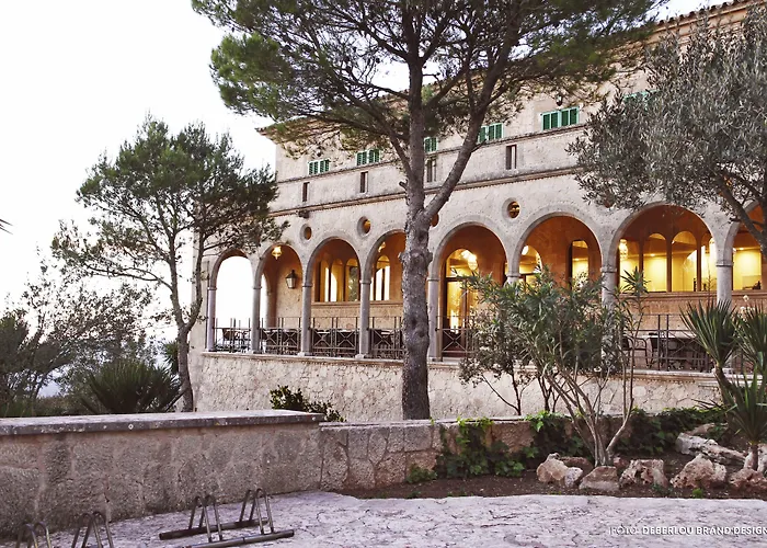 Hotel Santuari De Cura Randa