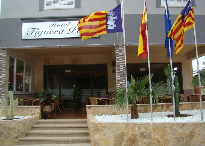 Residencia Santiago Mallorca Cala Figuera  Con una Pista de Golf