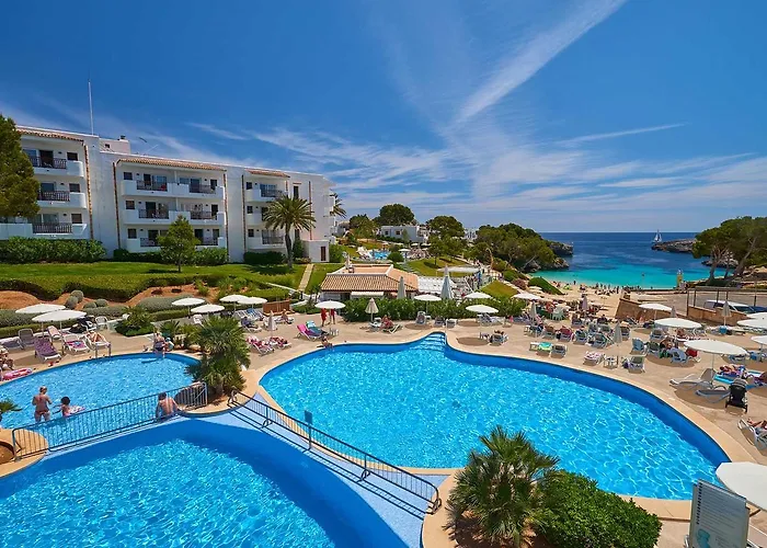 Cala d'Or (Mallorca) hotels near Cala Sa Nau